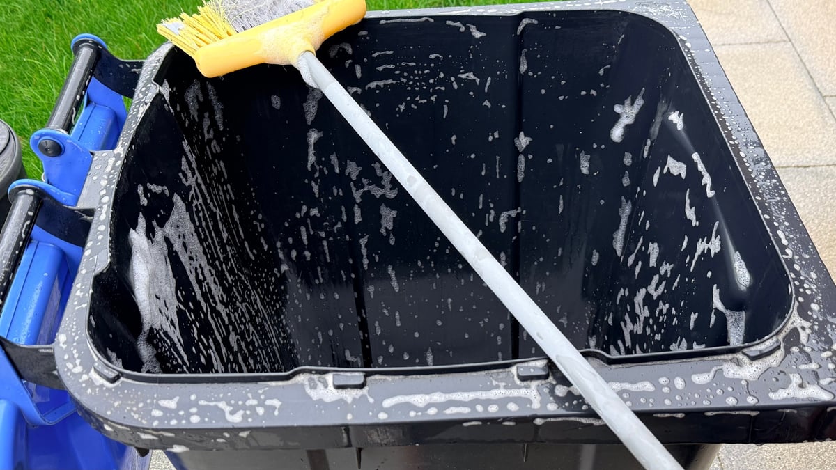 Wheelie bin washed and deodorized by JTR Services
